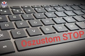 Na zdjęciu widoczna jest klawiatura a na niej  widnieje napis Oszustom stop