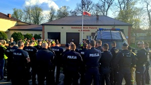 policjanci oddziałów prewencji podczas zbiórki