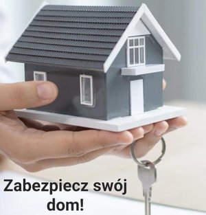 dom w kolorze biało - szarym miniaturka położona na dłoniach
