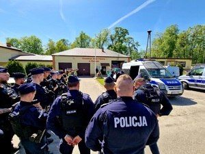 zbiórka policjantów podczas poszukiwan