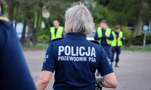 policjant przewodnik psa