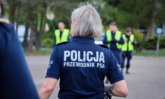 policjant przewodnik psa