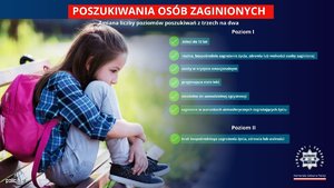 dziewczynka siedząca na ławce z podkulonymi nogami