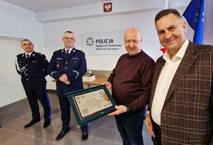 wręczenie pamiątkowej tablicy