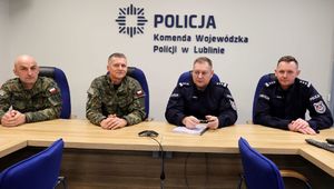policjanci i strażnicy graniczni w trakcie spotkania