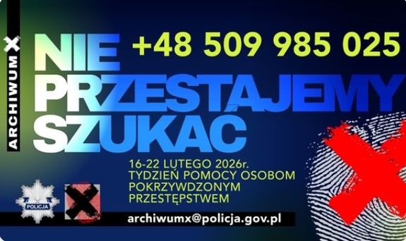napis nie przestajemy szukać na niebieskim tle