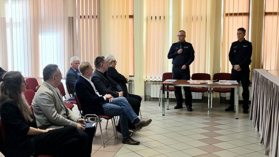 komendant powiatowy policji w czasie przemowy