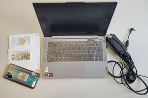 zabezpieczone przedmioty laptop, telefon komorkowy pieniadze bizuteria